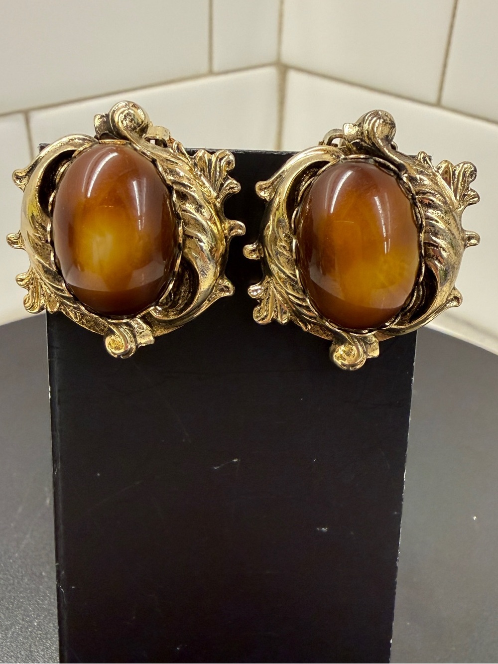 Vintage Art Deco Gold-Tone Brown Cabochon Leaf Clip-On Earrings